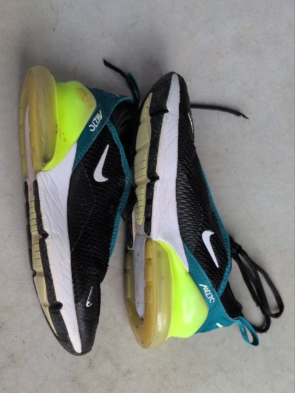 Nike Kids 270 Black and Teal Sneakers with Neon Lime Air Heel Size 3